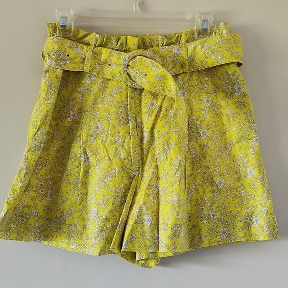 J. CREW | Pleated shorts with ring-buckle belt Liberty print Yellow Sz 4 - Picture 3 of 7